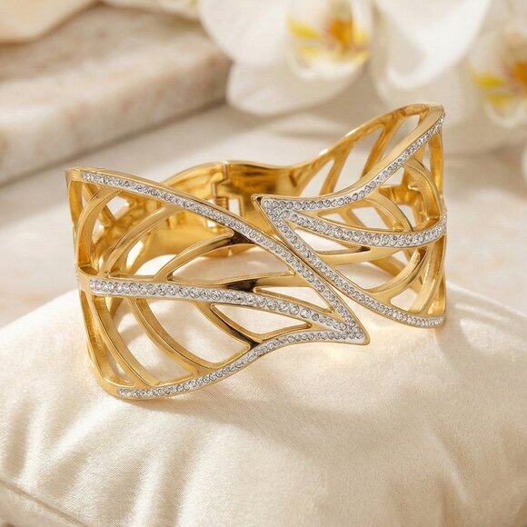 ποΈChunky Goldβ Leaf Cuff Bracelet | 18K Gold Plated Stainless Steel | Sparkling - Picture 1 of 14